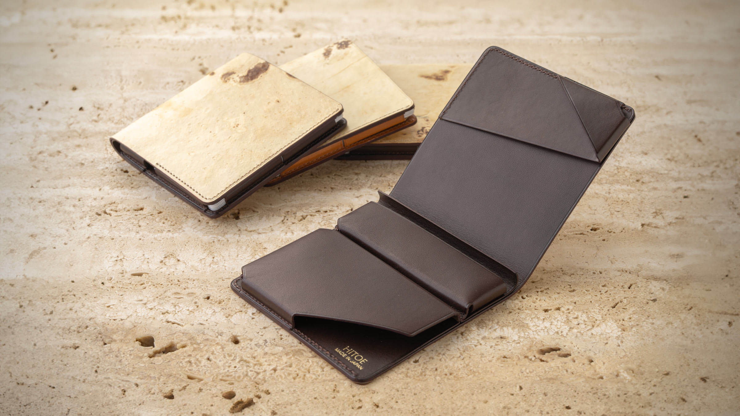 Thin wallets with minimalism at its finest. SYRINX