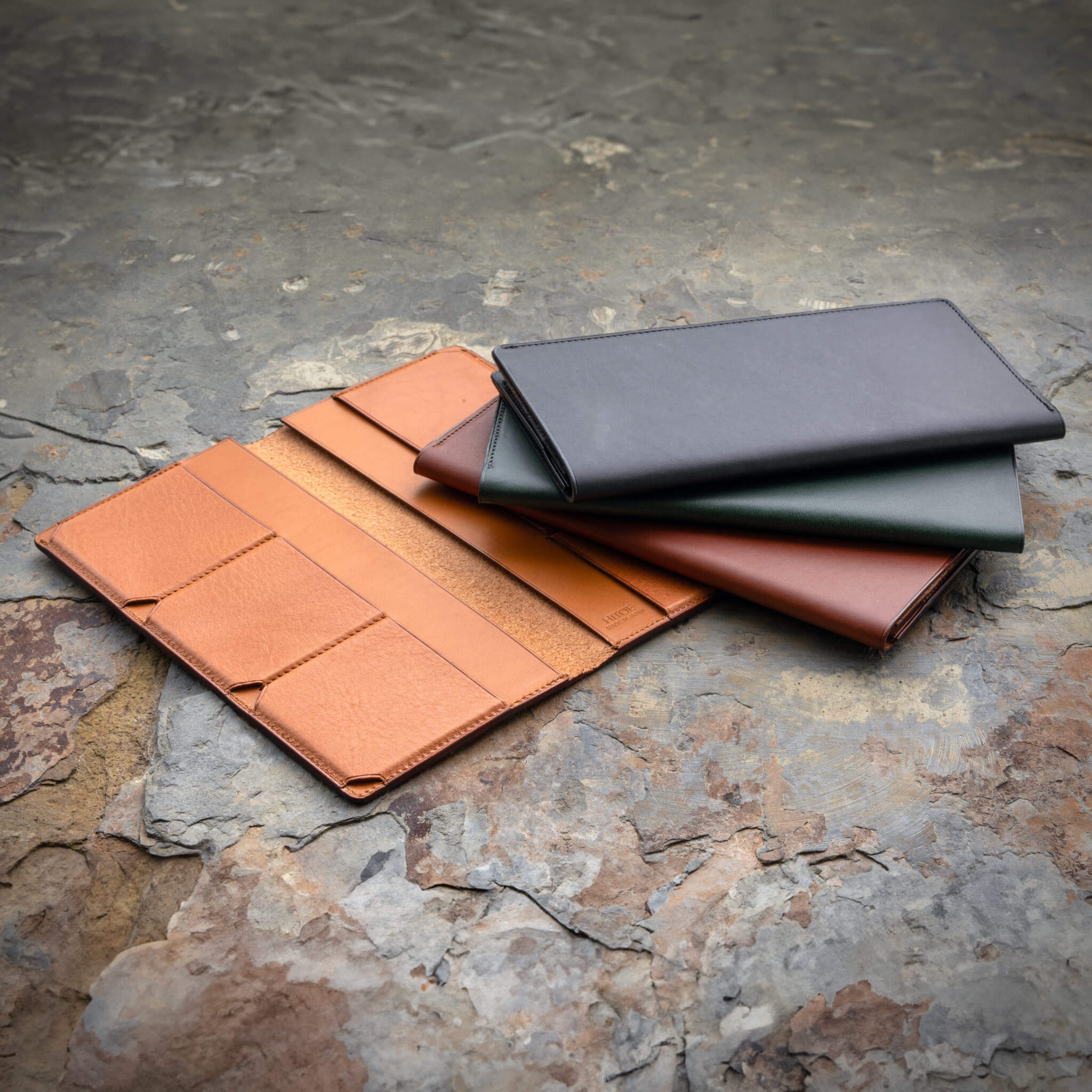 Thin wallets with minimalism at its finest. | SYRINX